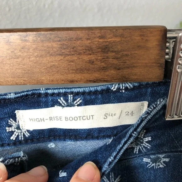 {ANTHRO} Pilcro bootcut embroidered jeans - Picture 5 of 9